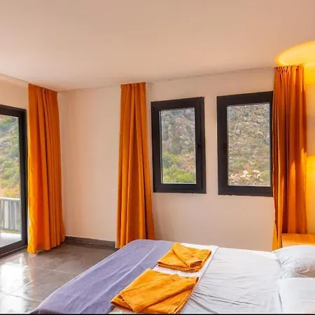 Hotel Aura *