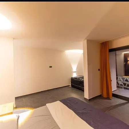 Hotel Aura *